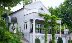 6 Bedroom Bungalow with Jaccuzi, A Crefin Property – RUNDA